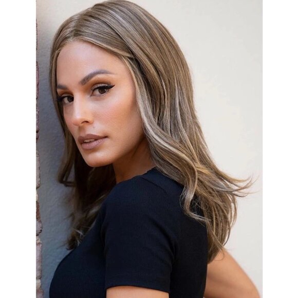 Raquel Welch Style Society Wig in Ice Cafe Latte - Picture 2 of 3